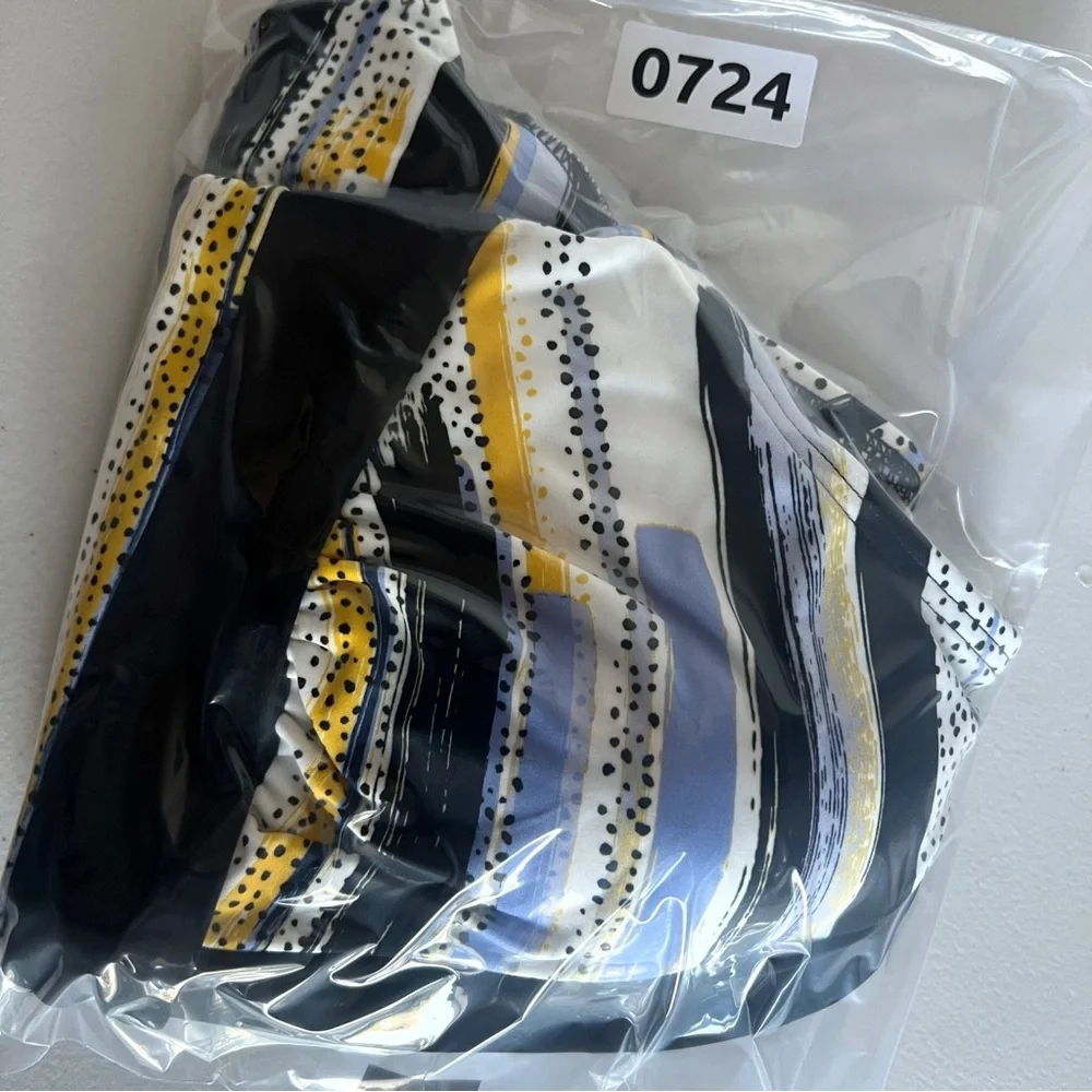 DKNY Multicolor Printed Deep-V One Piece‎ Swimsuit Size 6 - Picture 6 of 6